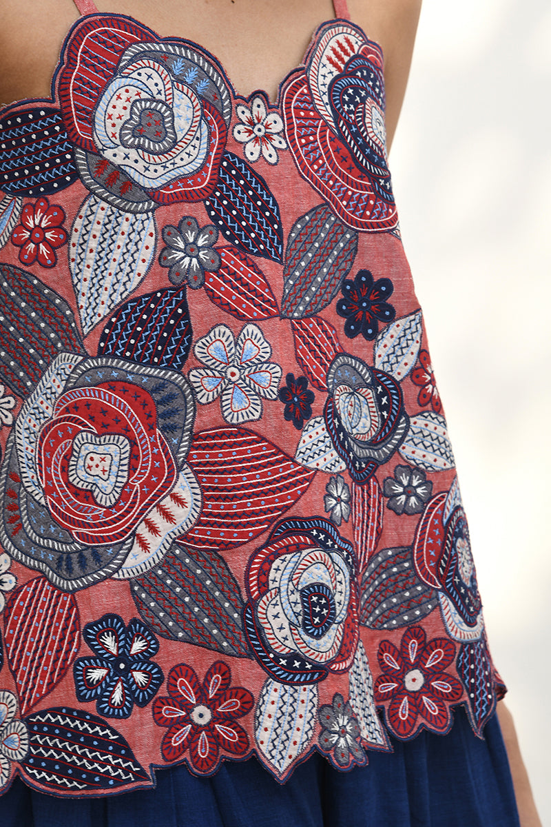 STRAP TOP WITH APPLIQUE ROSES