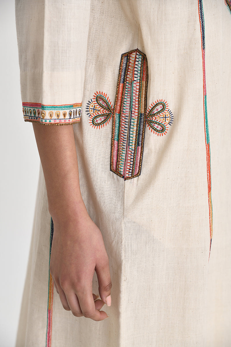 KASTRO EMBROIDERED YOKE TUNIC WITH PANTS