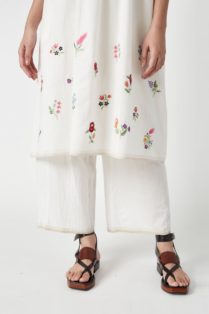 Phlox Embroidered Kurta Set (2pcs)