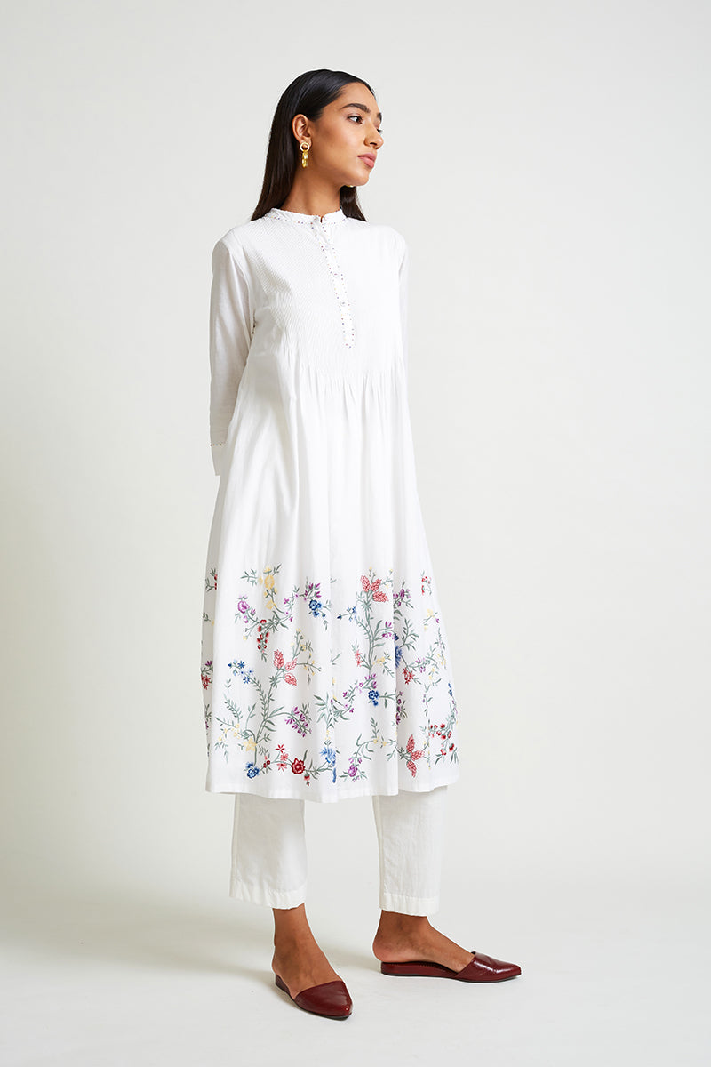 ORIOLE EMBROIDERED KURTA & PANT SET (2PCS)
