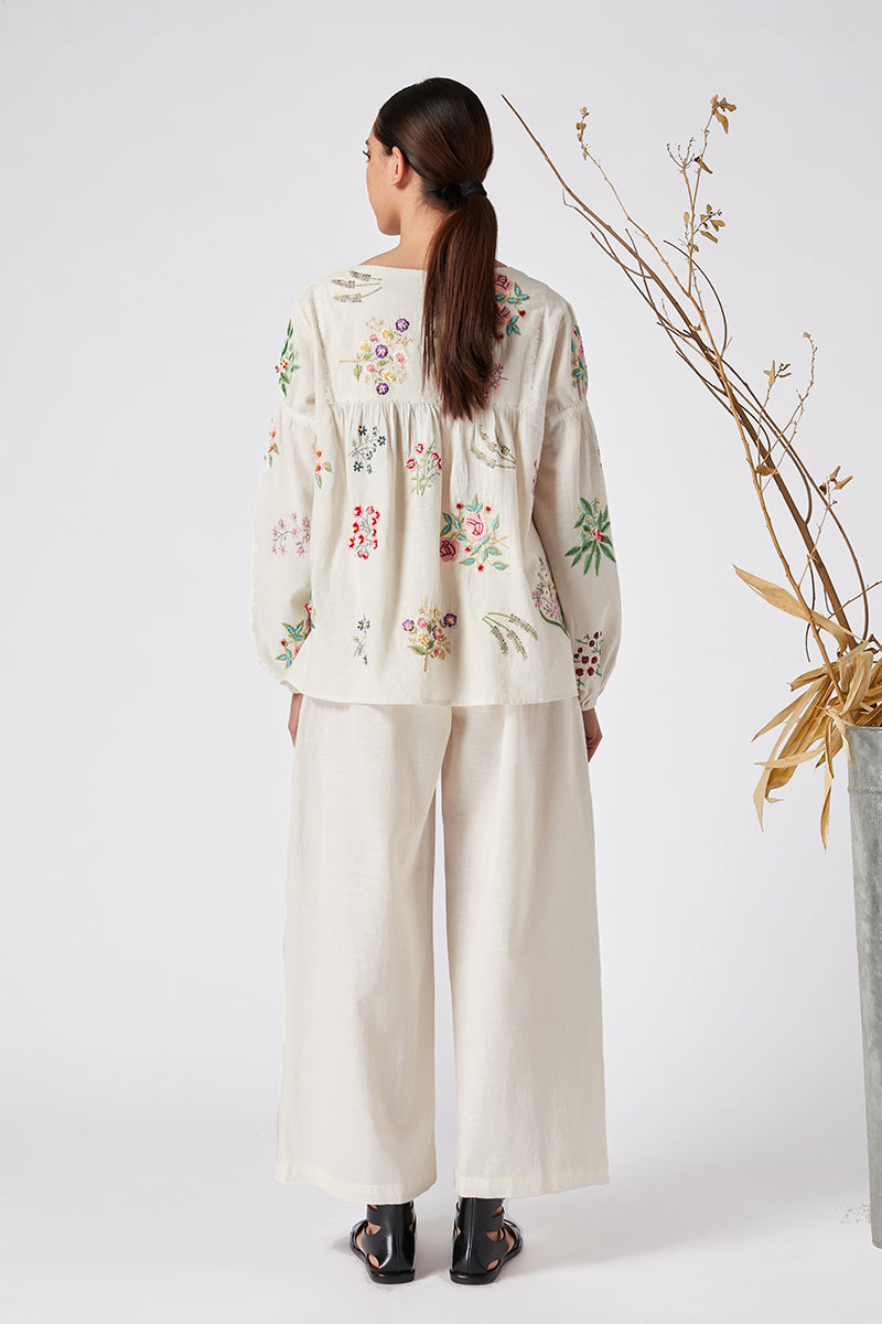 SPICATA EMBROIDERED TOP