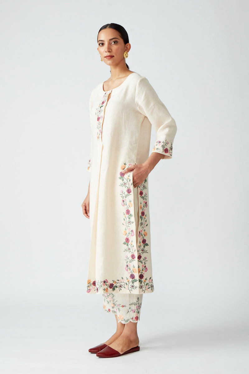 SANGUINARIA EMBROIDERED KURTA & PANT SET (2PCS)