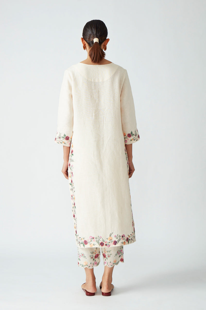SANGUINARIA EMBROIDERED KURTA & PANT SET (2PCS)