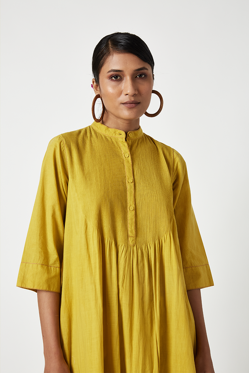 FREESIA EMBROIDERED KURTA & PANT SET (2PCS)