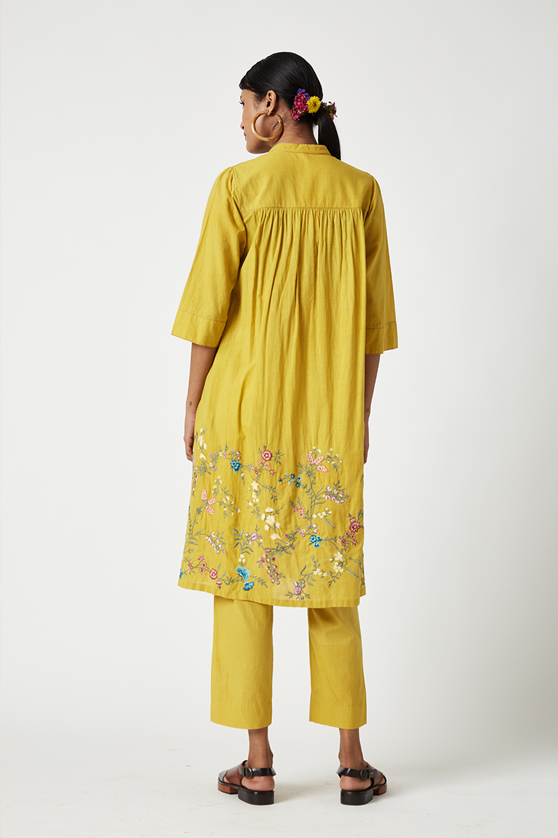 FREESIA EMBROIDERED KURTA & PANT SET (2PCS)