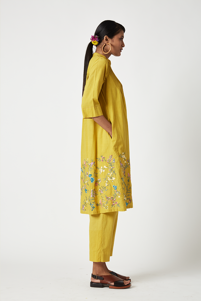 FREESIA EMBROIDERED KURTA & PANT SET (2PCS)